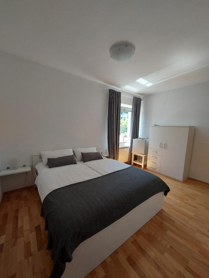 Guesthouse Pri Mihelovih Сежана Екстериор снимка